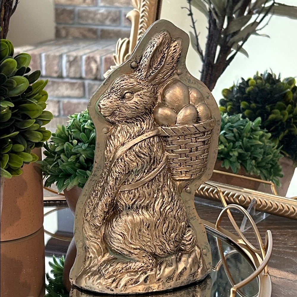 NEW! Shabby Chic Vintage Inspired Spring Easter Bunny Rabbit  Candy Mold Statue - Picture 5 of 5